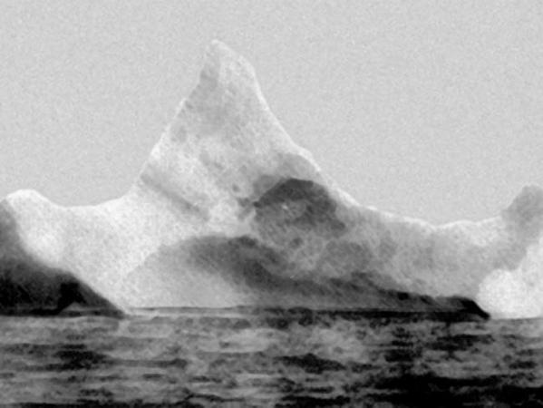 Iceberg afundou Titanic