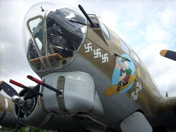 800px-B-17_nose