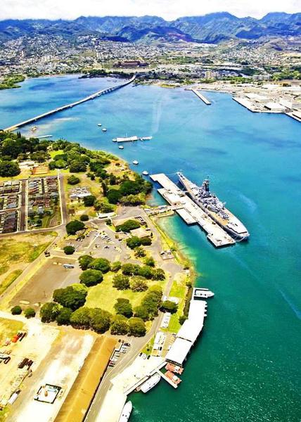 Aerial view of the USS Arizona Memorial and USS Missouri