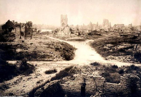 Ypres, após 4 anos de bombardeios constantes, 1919