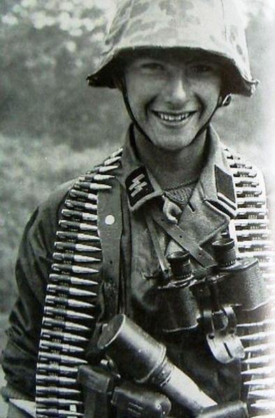 Soildado das Waffen SS, Russia, 1944