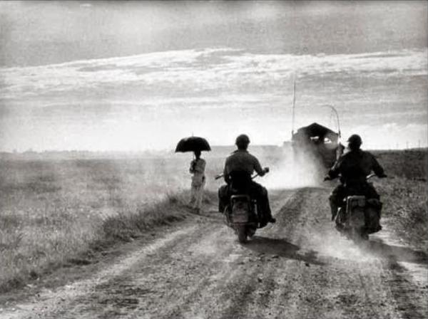 Comboio francês, Indochina, 1954.