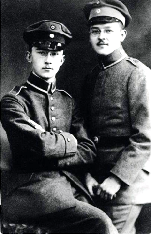 Heinrich Himmler [left) with his brother Gebhard in 1918