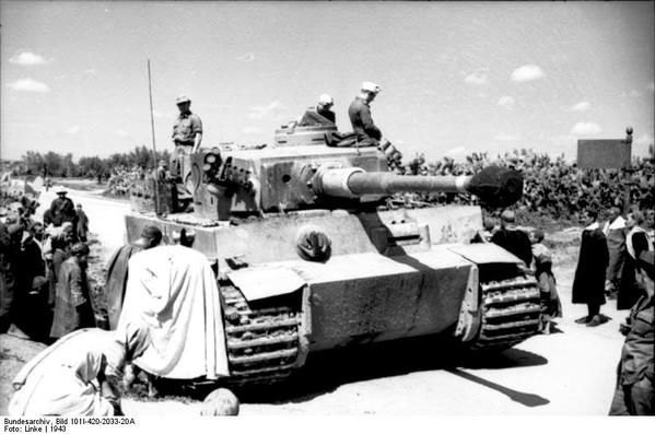 Bundesarchiv_Bild_101I-420-2033-20A_Tunesien_Panzer_VI_Tiger_I_1