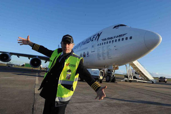 ed-force-one-2016-the-book-of-souls-tour-iron-maiden-boeing-747-400-5