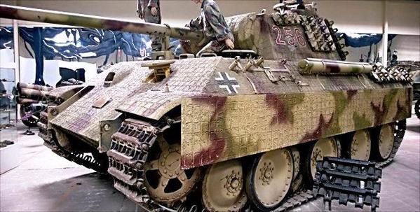 saumur-panzer-5-panther-tank