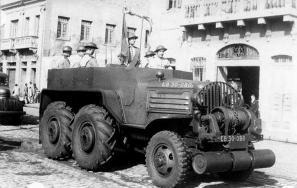 Minneapolis-Moline GTX 6 x 6 Artillery Tractor, nine of which saw service with the Brazilian Land Forces.