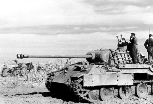 Bundesarchiv_Bild_101I-244-2321-34,_Ostfront-Sud,_Panzer_V_[Panther)