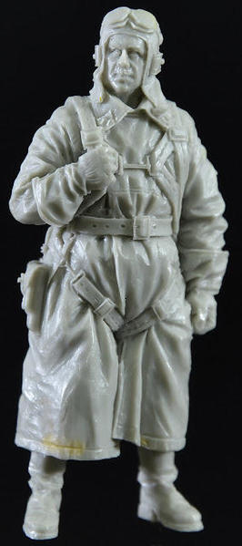 32 scale WWII Soviet Fighter Pilot from Qing Yi Miniatures [5)