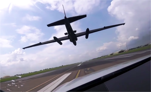 U-2 Spy Plane Takeoffs & Landings With Chase Car Views - YouTube - Mozilla Firefox_2