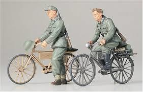 Resultado de imagem para GERMAN SOLDIERS WITH BICYCLES 1/35 TAMIYA